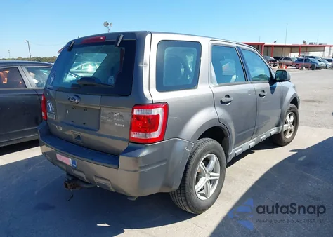 2012 Ford Escape Xls z USA, uszkodzony, nr VIN 1FMCU0C73CKB03184